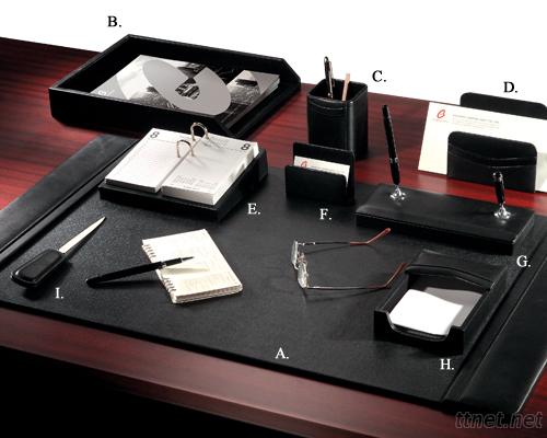 Chief's Leather 9 - PC Desk Set